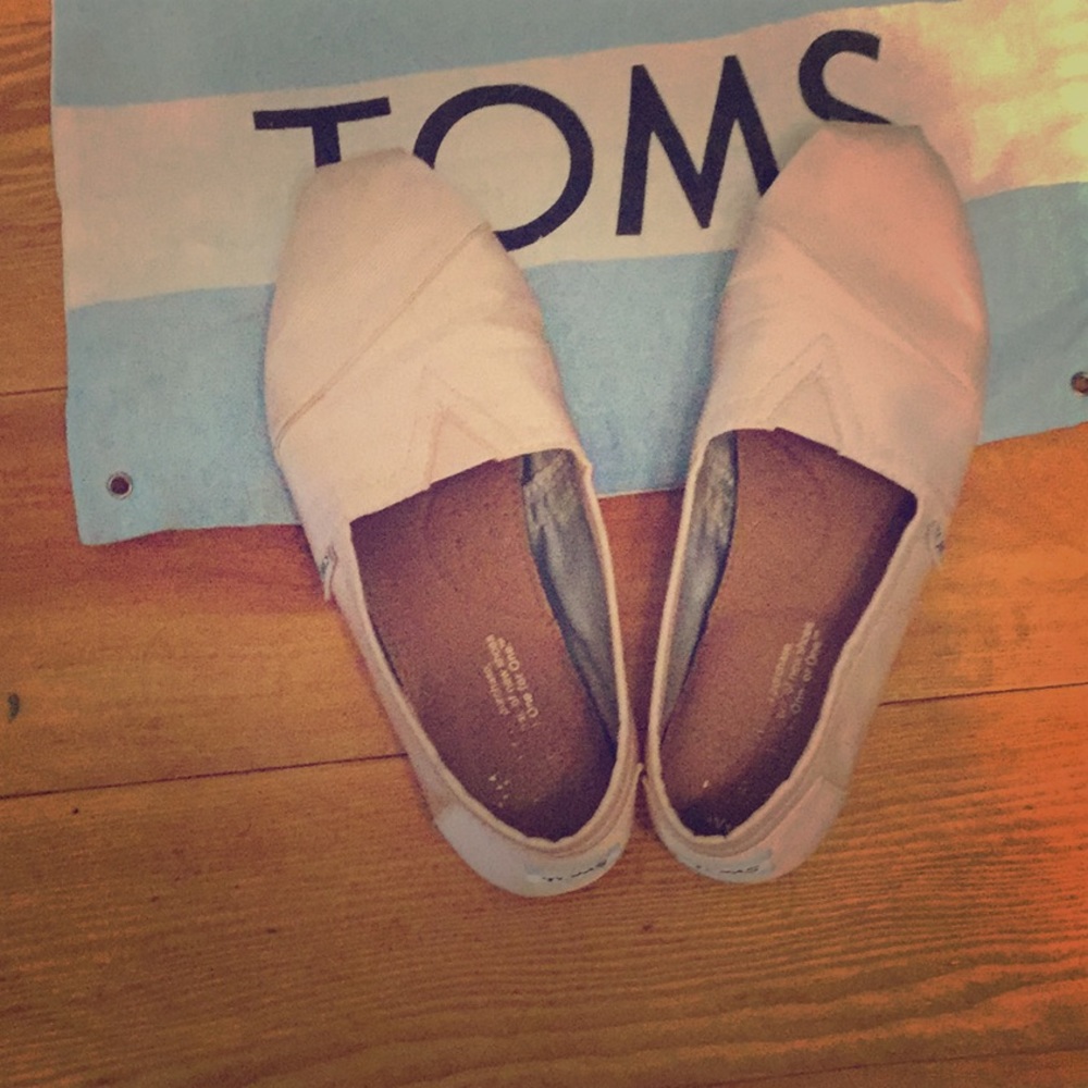Light pink Toms slip on shoes